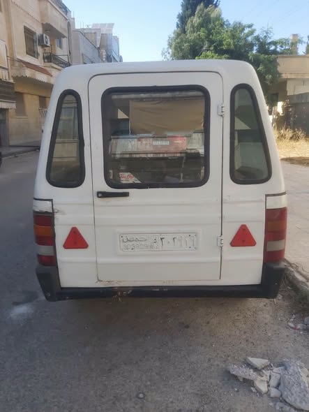 سكودا Pickup 1995 - صورة 2