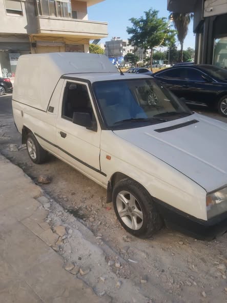 سكودا Pickup 1995 - صورة 4