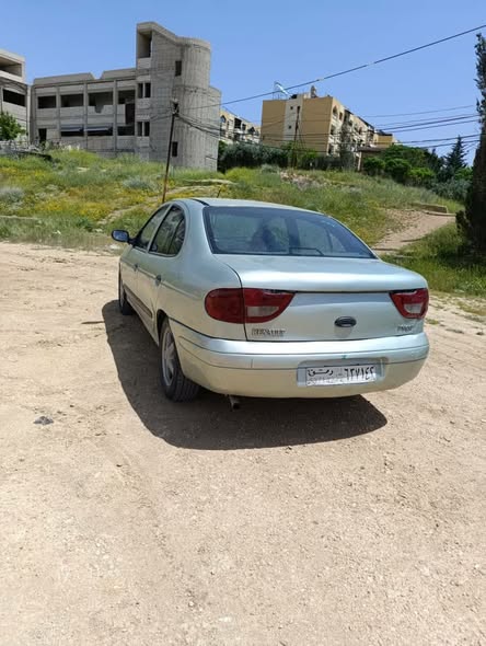 رينو ميغان 2000 - صورة 2