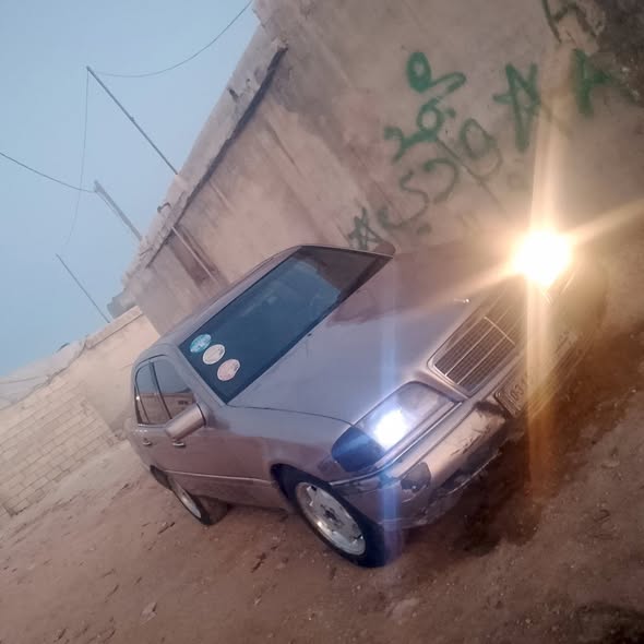 مرسيدس C220 2001 - صورة 1