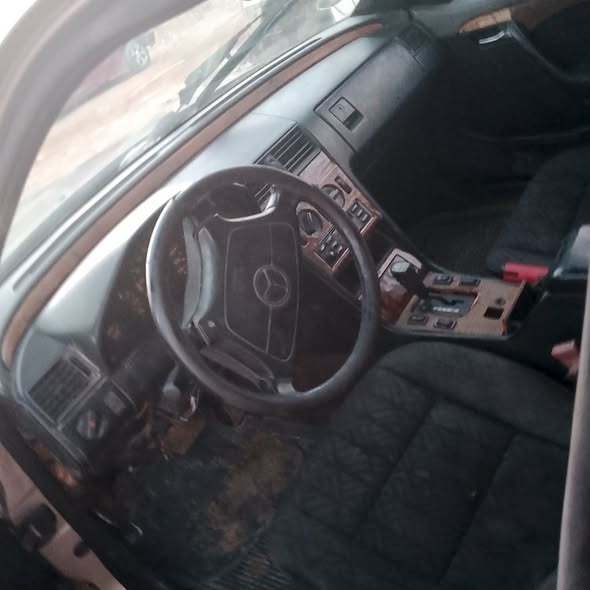 مرسيدس C220 2001 - صورة 3