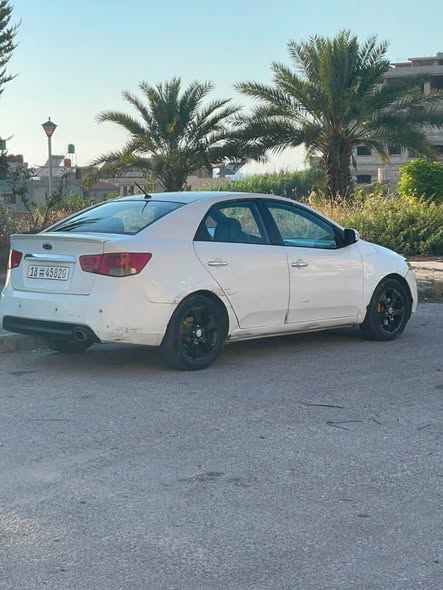 كيا فورتي 2011 - صورة 5