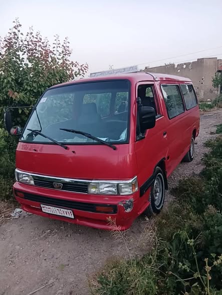 نيسان أورفان 1993 - صورة 2