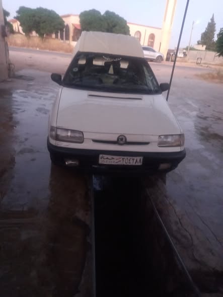 سكودا Pickup 1998 - صورة 2