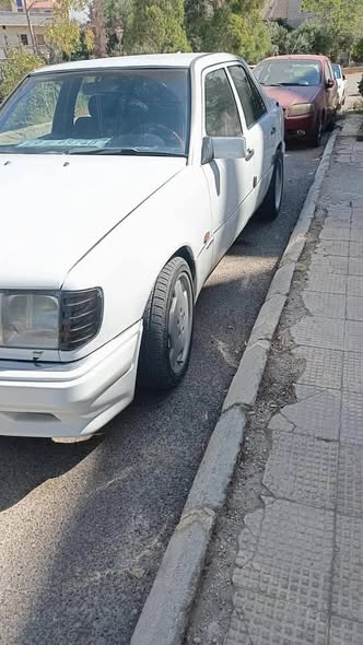 مرسيدس 200 1986 - صورة 4