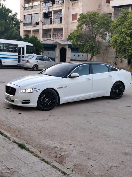 جاكوار XJ 2012 - صورة 1