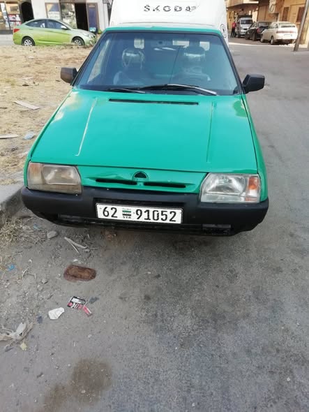 سكودا بيك أب 1994 - صورة 1