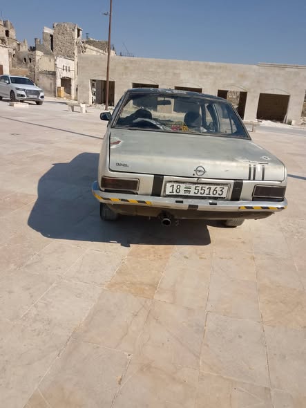 أوبل ريكورد 1976 - صورة 1