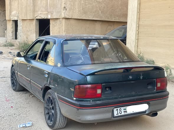 مازدا 323 1997 - صورة 4