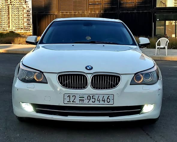 بي إم دبليو 520 2011 - صورة 1