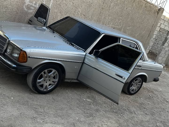 مرسيدس 230 1979