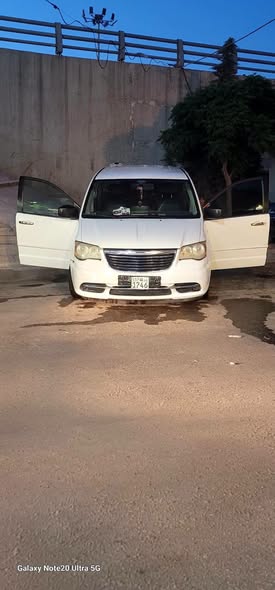 كرايسلر فوياجر 2011 - صورة 3