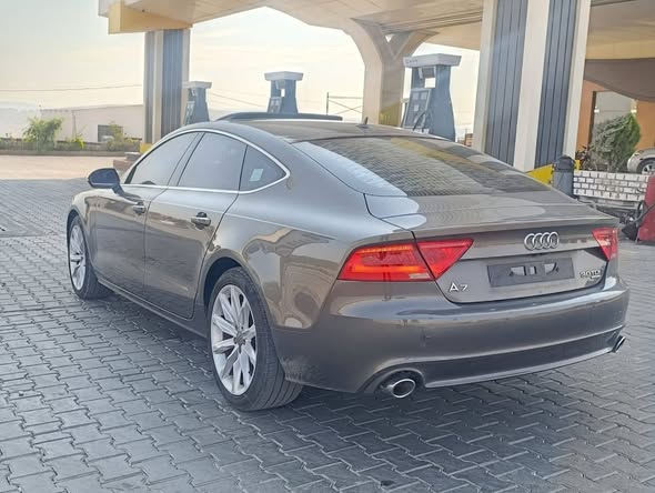 أودي A7 2012 - صورة 4
