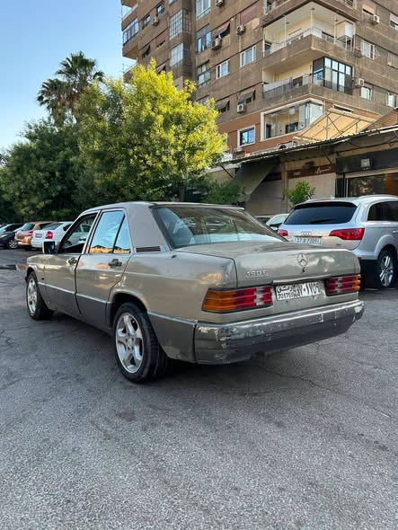 مرسيدس ١٩٠ 1991 - صورة 2