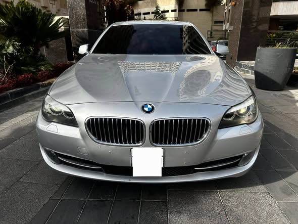 بي إم دبليو 528i 2012 - صورة 3