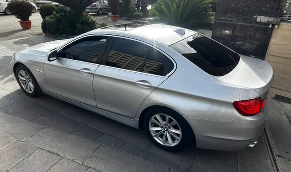 بي إم دبليو 528i 2012 - صورة 4