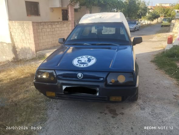 سكودا بيك اب 1994 - صورة 3