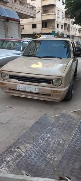 فولكس فاغن جولف 1976 - صورة 1