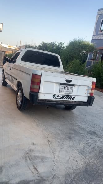 سكودا بيك أب 1993 - صورة 1