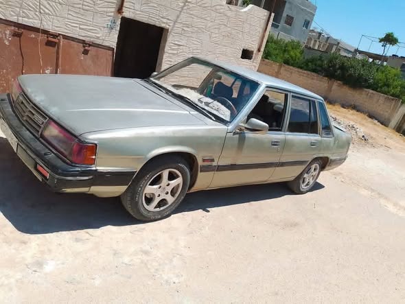 مازدا 929 1983 - صورة 2