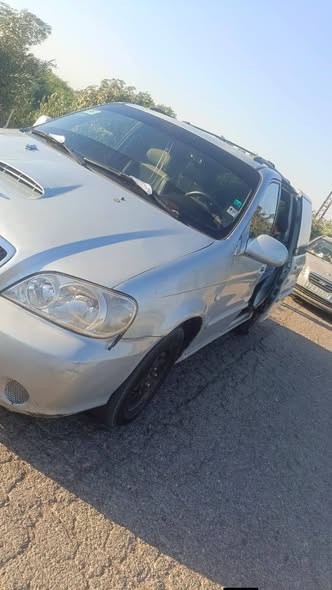 كيا كرنفال 2002 - صورة 3
