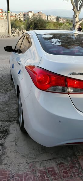 هيونداي أفانتي 2011 - صورة 2