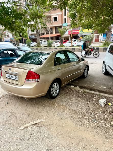 كيا سيراتو 2007 - صورة 4