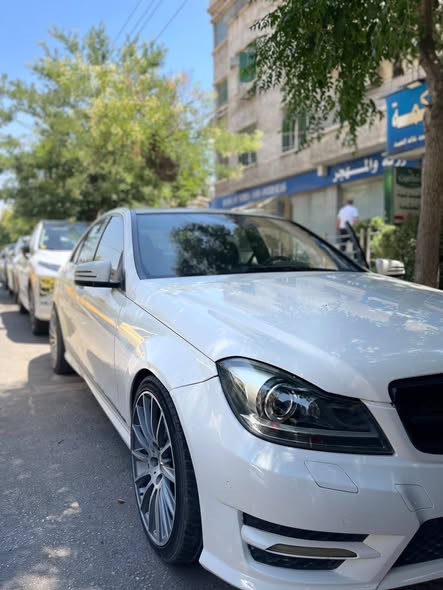 مرسيدس C300 2012 - صورة 1