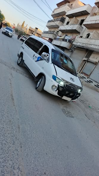 هيونداي H-1 1999 - صورة 1
