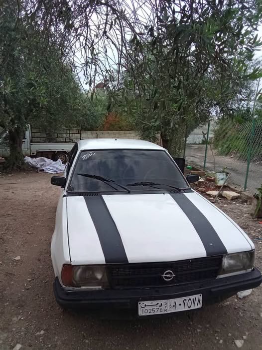 اوبل اسكونا 1977 - صورة 1