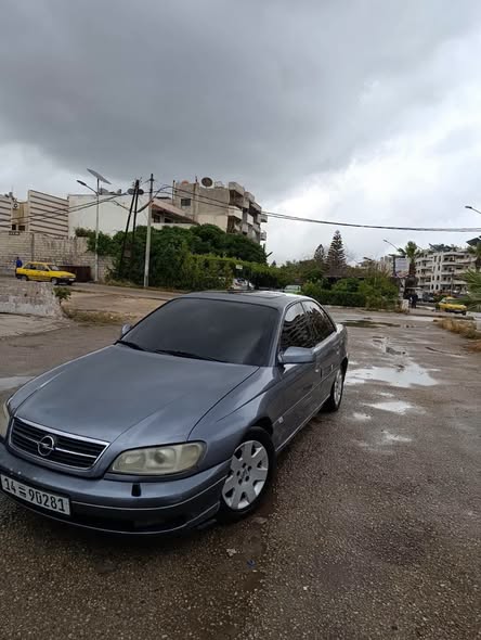 اوبل اوميكا 2002 - صورة 1