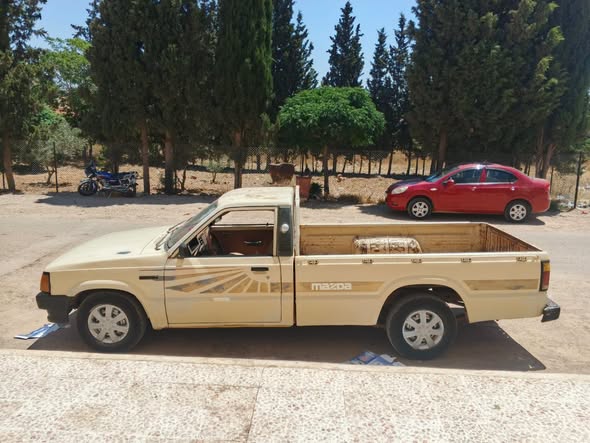مازدا بيك أب 1993 - صورة 1