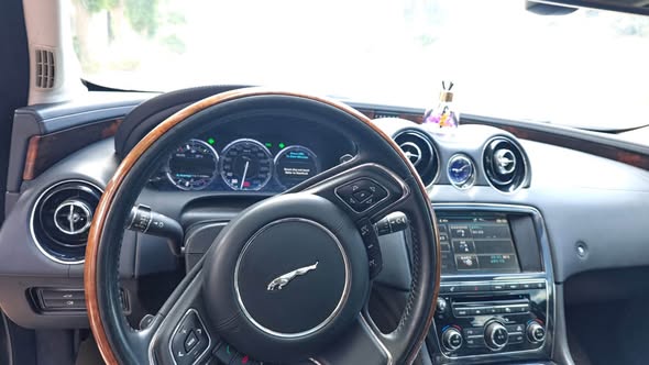 جاكوار XJ 2012 - صورة 2