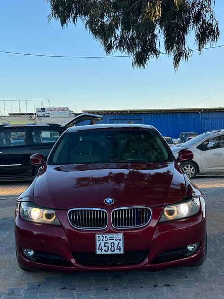 بي إم دبليو 320i 2011 - صورة 3