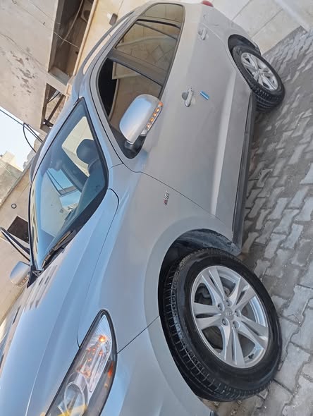 هيونداي سانتافي 2011 - صورة 5