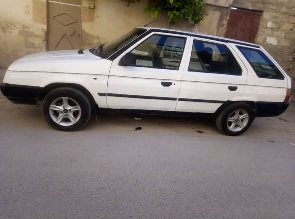 سكودا فورمان 1995 - صورة 3