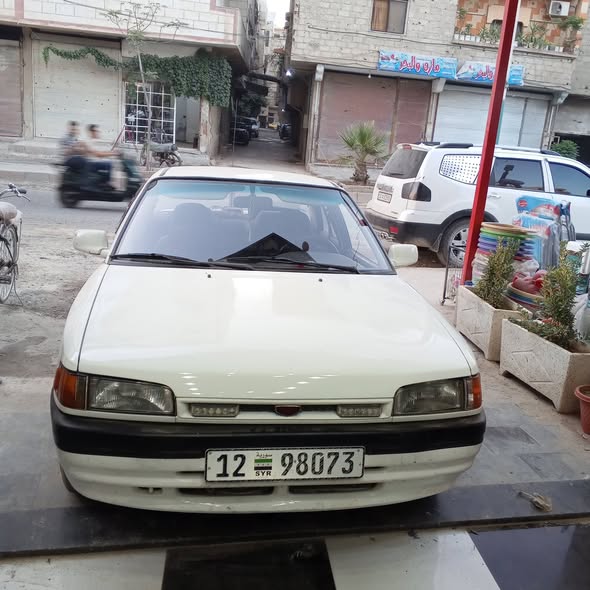 مازدا 323 1993 - صورة 1