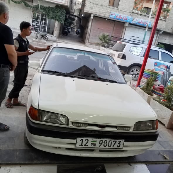 مازدا 323 1993 - صورة 2