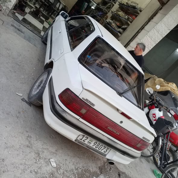مازدا 323 1993 - صورة 4