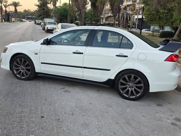 ميتسوبيشي لانسر 2009 - صورة 2