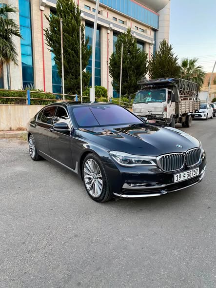 بي إم دبليو 750 2015 - صورة 1