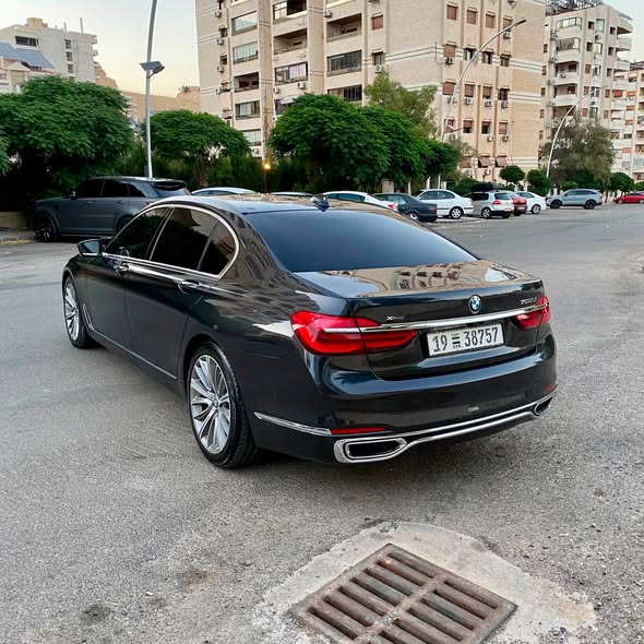 بي إم دبليو 750 2015 - صورة 3