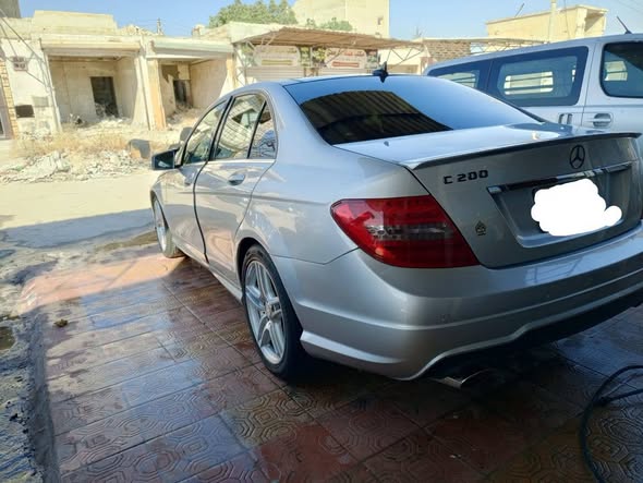 مرسيدس C200 2012 - صورة 3