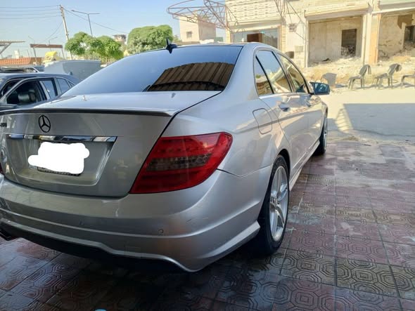 مرسيدس C200 2012 - صورة 4