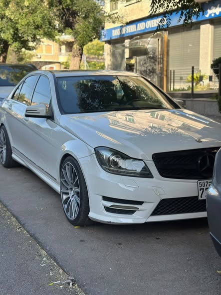 مرسيدس C300 2012 - صورة 1
