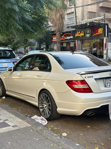 مرسيدس C300 2012 - صورة 3