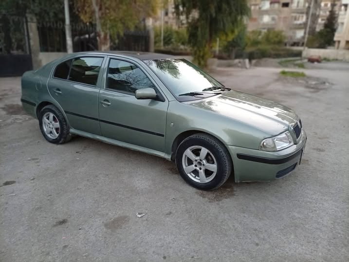 سكودا أوكتافيا 2003 - صورة 1