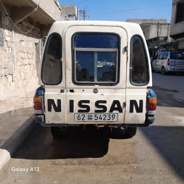 نيسان بيك أب 1993 - صورة 1