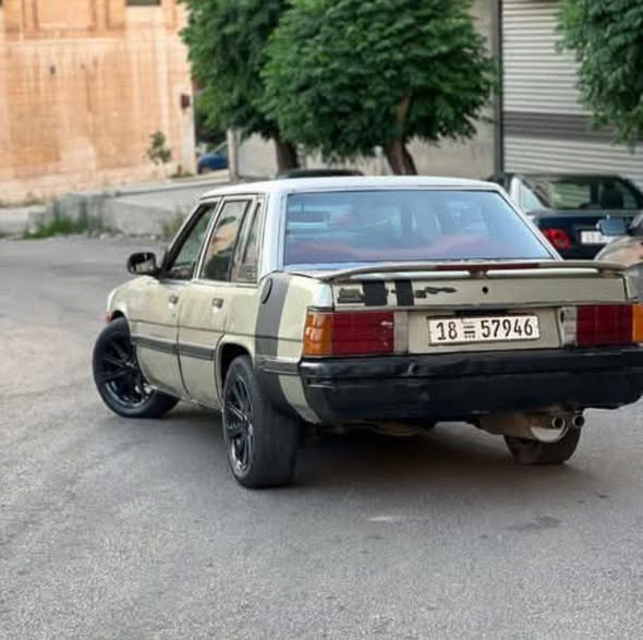 مازدا 929 1983 - صورة 1