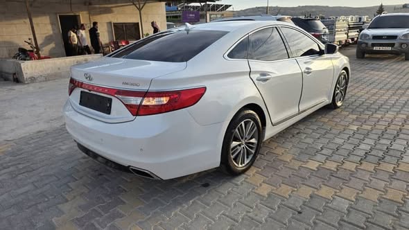 هيونداي أزيرا 2015 - صورة 2